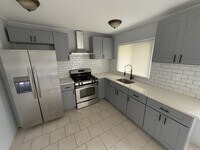 Building Photo - 7 Sherwood Ln