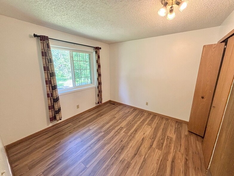 Building Photo - 1582 Reaney Ave