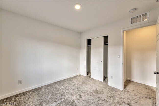 Building Photo - 6288 Foxes Dl St