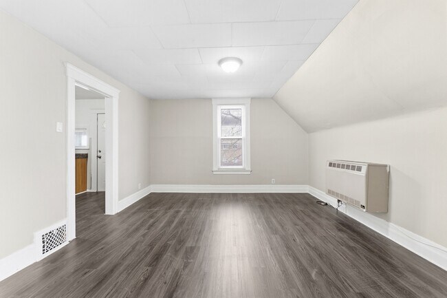 Building Photo - 332 Goddard Rd