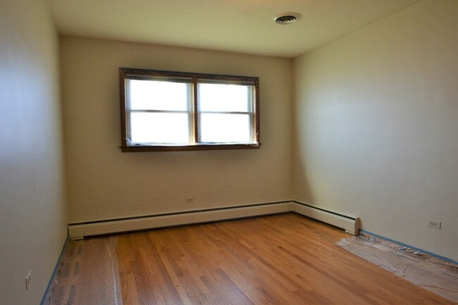 Building Photo - 2900 W 101st Pl