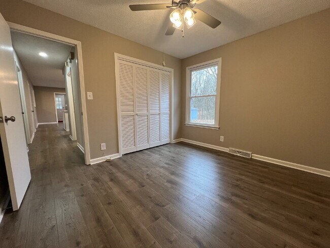 Building Photo - 504 Overton Dr