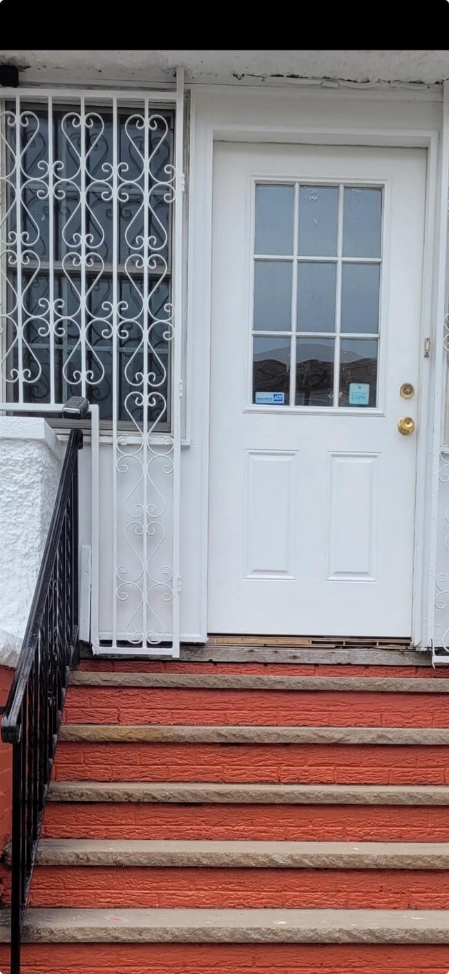 Building Photo - 163 Jewett Ave