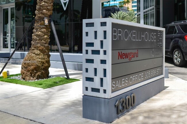 Building Photo - 1300 Brickell Bay Dr
