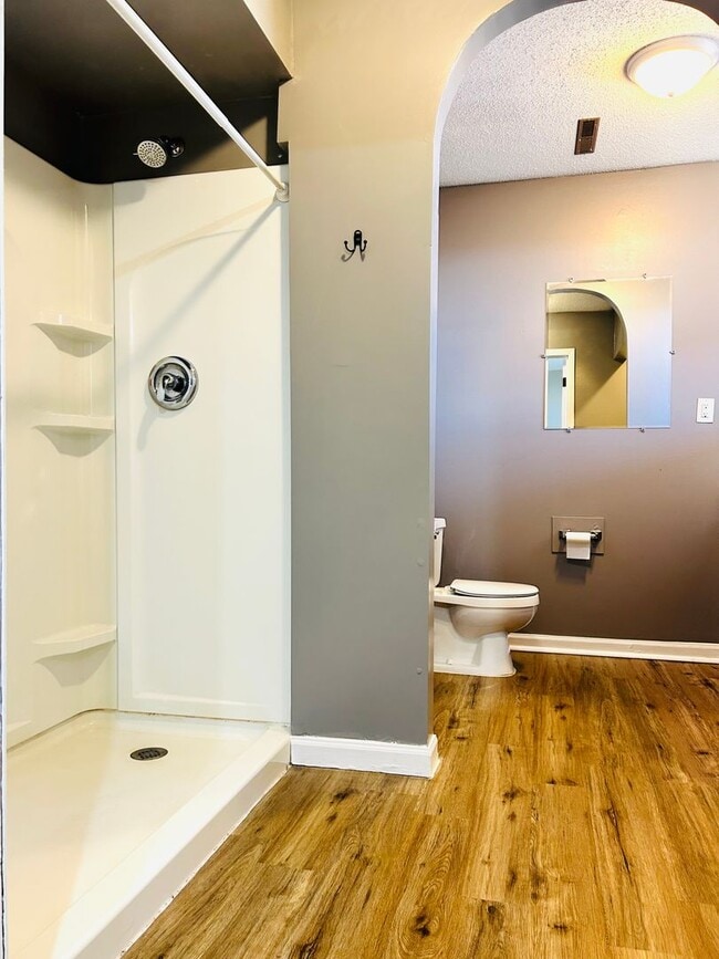 Building Photo - MOVE IN SPECIAL - 1/2 Off Move in Rent