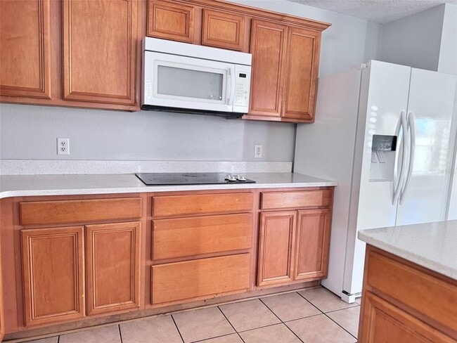 Building Photo - 664 Canna Dr