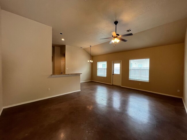 Building Photo - Luxury 3/2 Duplex in NBTX