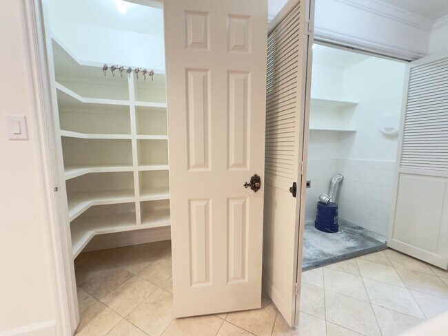 Building Photo - 3207 Apache Ln