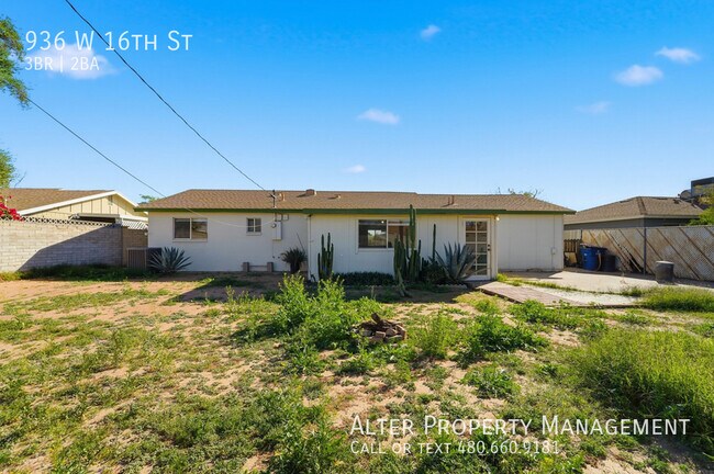 Building Photo - 936 W 16th St