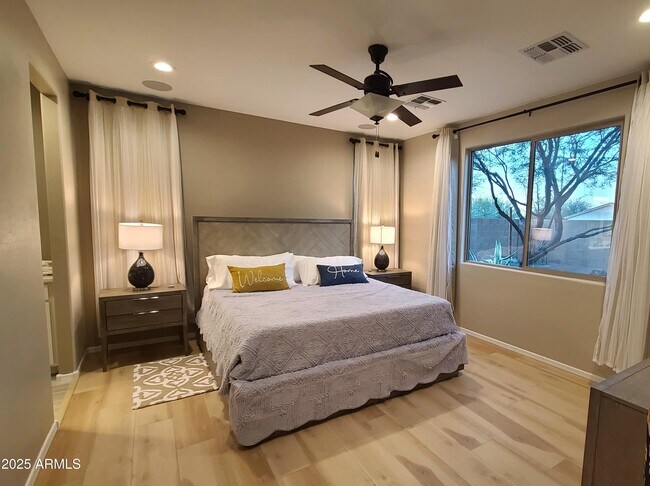 Building Photo - 1666 E Lee Dr