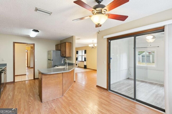 Building Photo - 132 N Woodvalley Dr