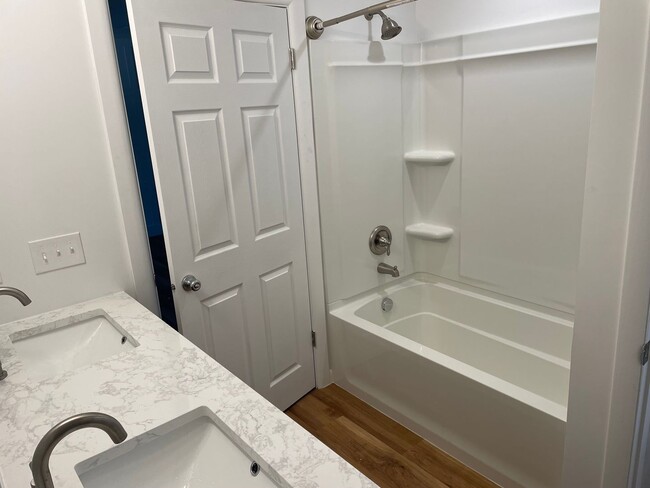 Building Photo - Spacious 5-Bedroom Home Near Little Cotton...