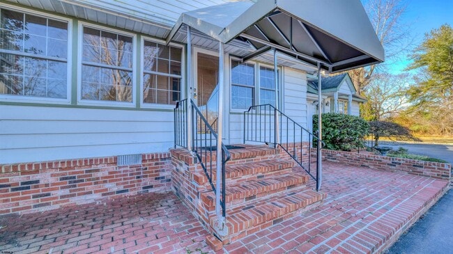 Building Photo - 549 Tuckahoe Rd