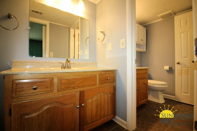 Building Photo - Lovely 4 Bedroom Home in Fort Walton Beach