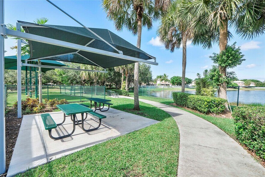 Building Photo - 604 Stanton Dr