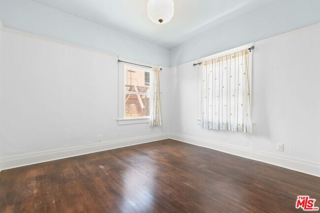 Building Photo - 1438 W 45th St