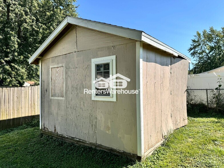 Building Photo - 1328 Carrie Ave