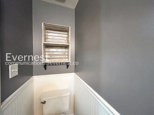 Building Photo - 4 Bed/2.5 Bath Home with Garage / Pet-Friendly / Vouchers Accepted / Available Now!