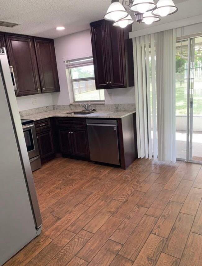 Building Photo - 7926 Avenal Loop