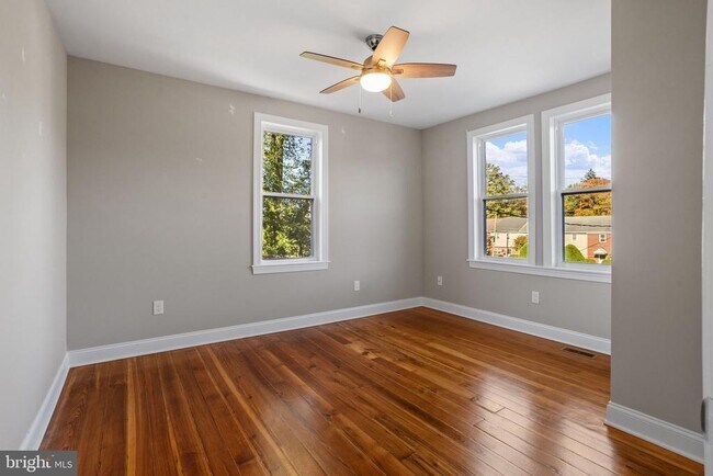 Building Photo - 142 Snyder Pl