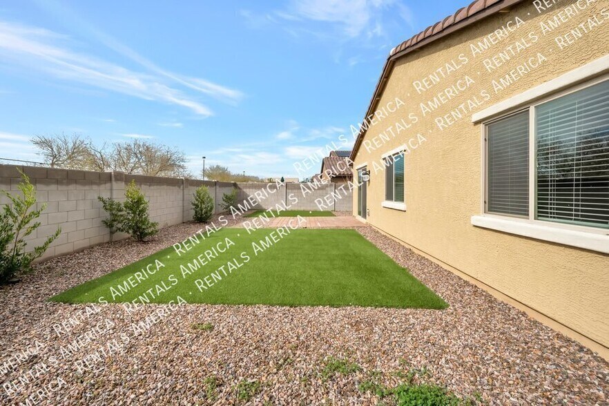 Building Photo - 495 W Geib Ave