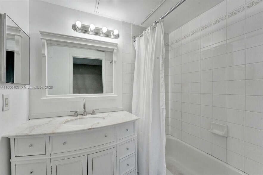 Building Photo - 781 SW 148th Ave