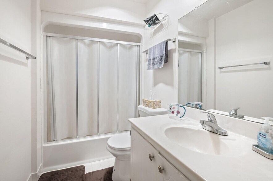 Building Photo - 937 W Heritage Ct