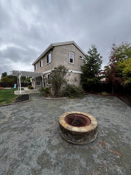 Building Photo - 5566 Frenchpark Ct