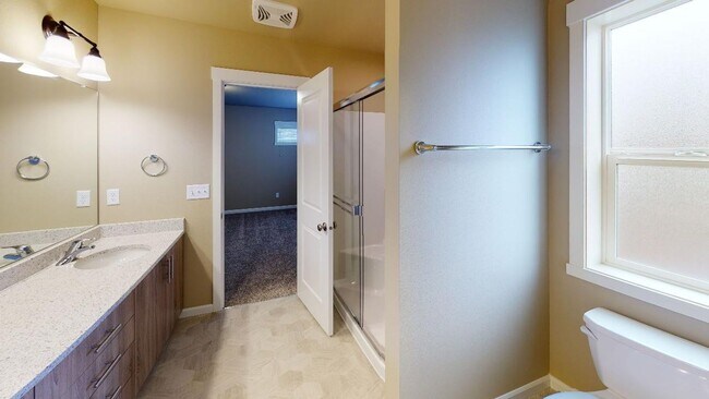 Building Photo - Beautiful single family home in quiet Vanc...
