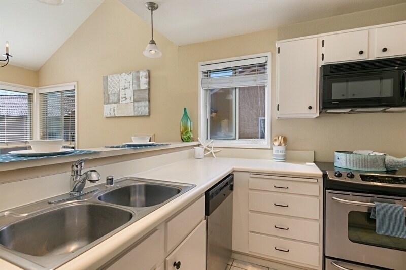 Building Photo - 930 Via Mil Cumbres