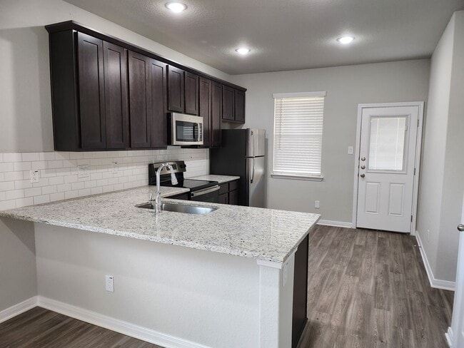 Building Photo - Luxury Living in the Heart of Cibolo!