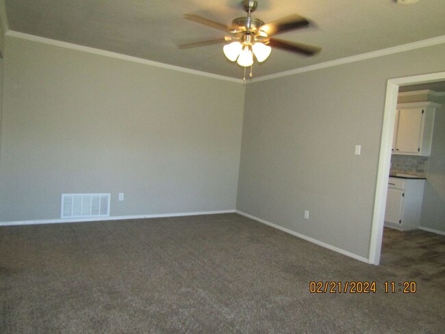 Building Photo - MacArthur Schools Area!