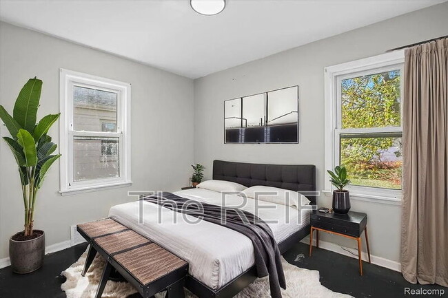 Building Photo - 20045 Greenlawn St