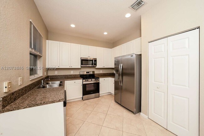 Building Photo - 7866 Jewelwood Dr