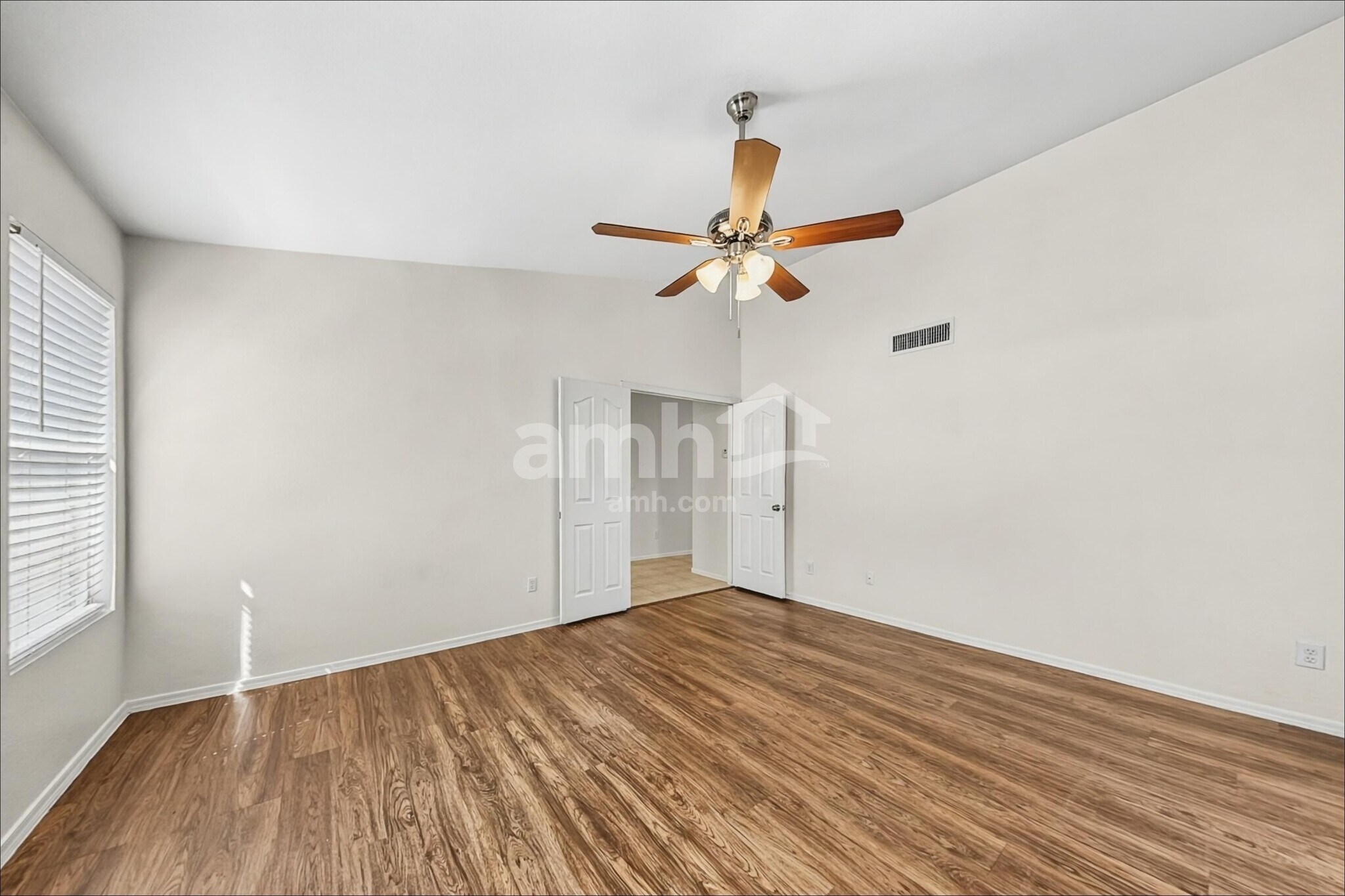 Building Photo - 12554 W Holly St