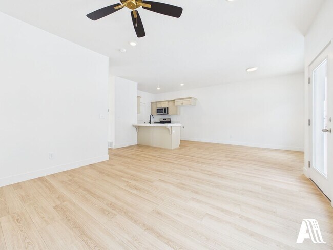 Building Photo - 453 E 650 N