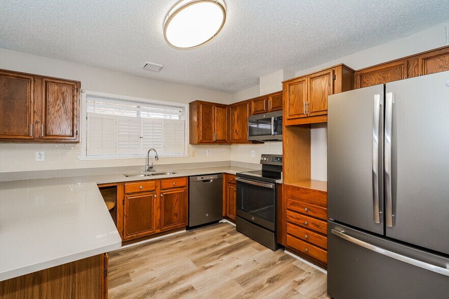 Building Photo - 4813 Cable Dr