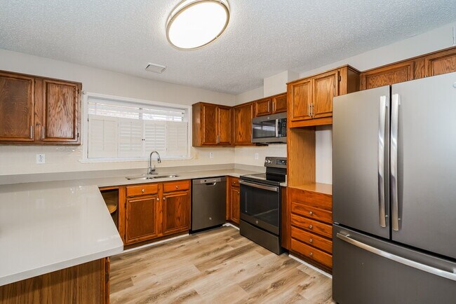 Building Photo - 4813 Cable Dr