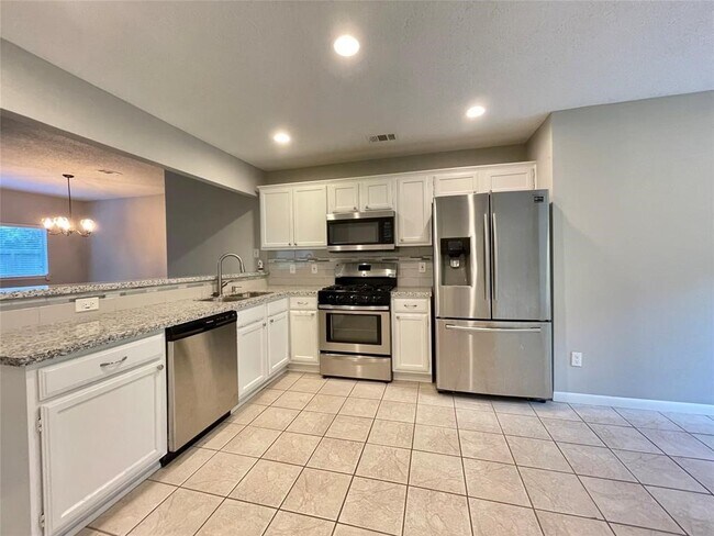 Building Photo - 21707 Country Park Ct