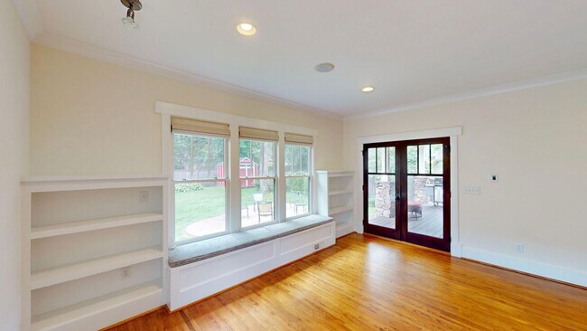 Building Photo - 2320 Chesterfield Ave