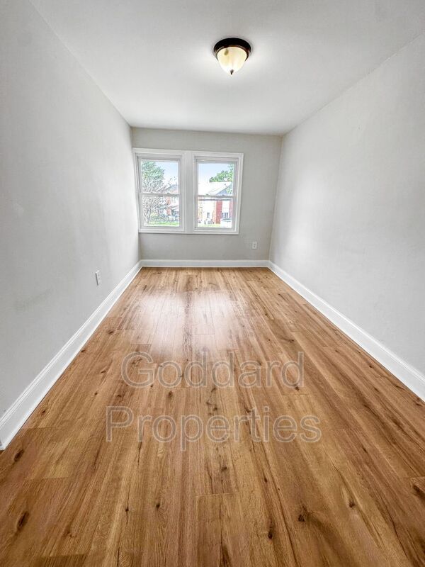 Building Photo - 2073 Larkhall Rd