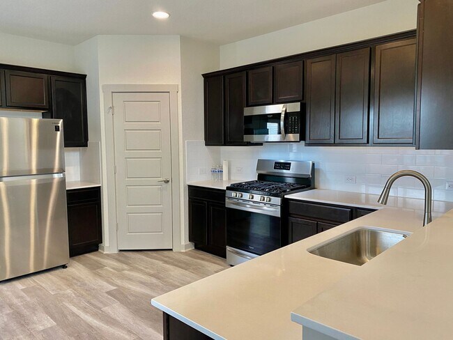 Building Photo - Beautiful 3bed/2.5bath in Northeast Austin!!