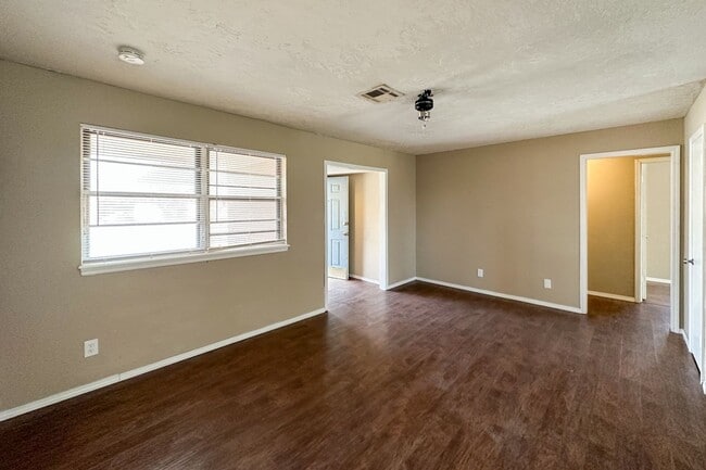 Building Photo - 972 NW 5th St