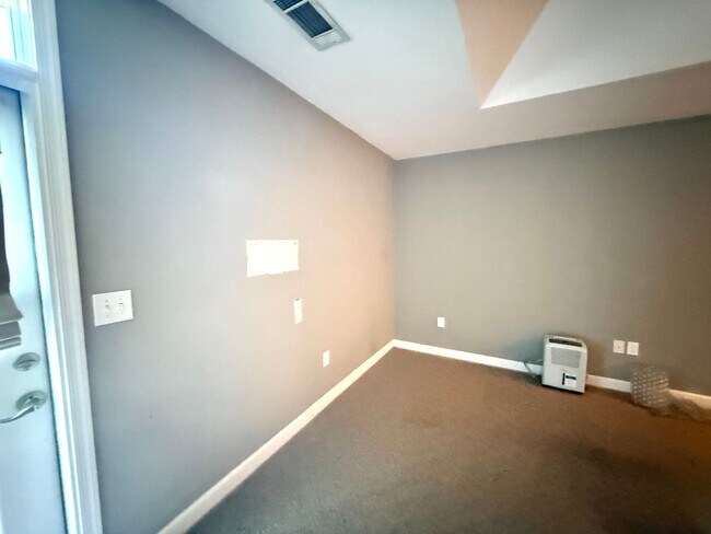 Building Photo - 246 Sheliah Ct