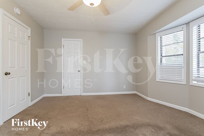 Building Photo - 2047 Lake Ridge Terrace