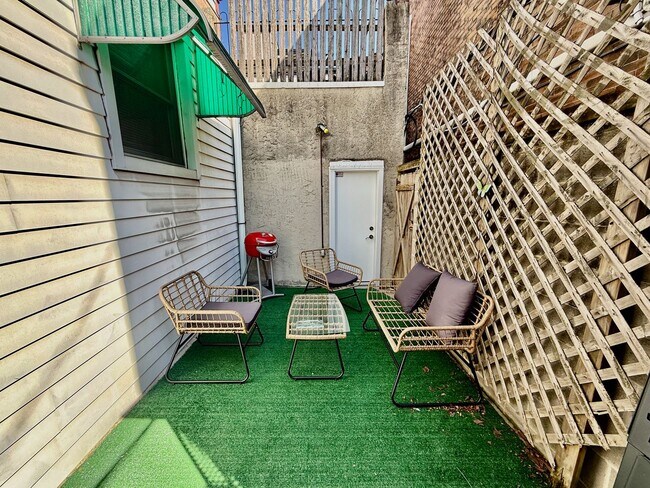 Building Photo - SPACIOUS & MODERN 3 BED/2.5 BA HOUSE w/ AC-Inlaid HARDWOOD Flooring-WASHER/DRYER & Rear PATIO in ...