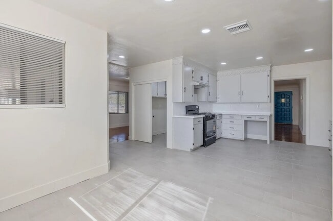 Building Photo - 21199 S Feland Ave