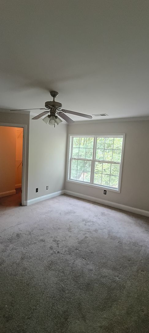 Building Photo - Lovely Townhome in Southeast Columbia