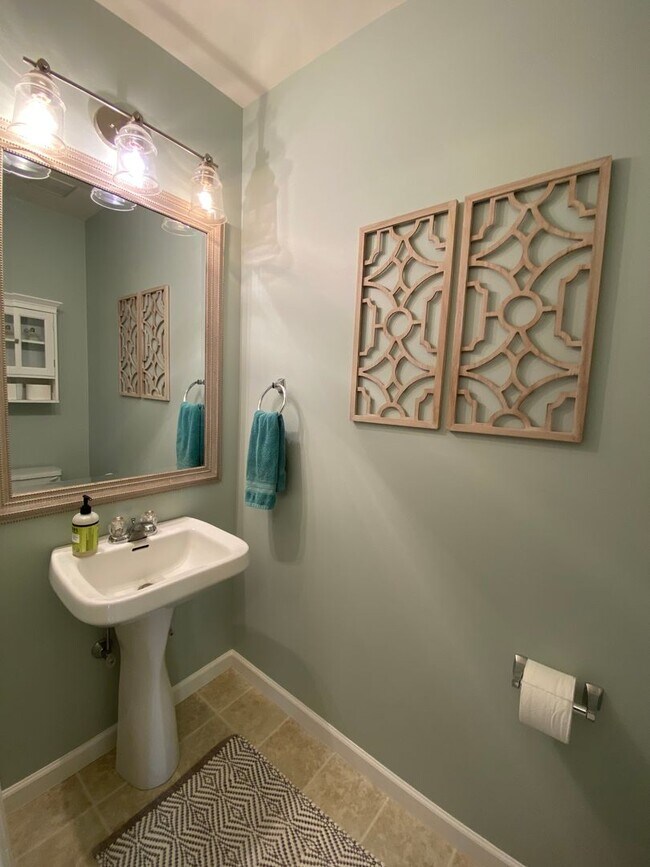 Building Photo - Picturesque Townhome in Ephrata Available 09/15