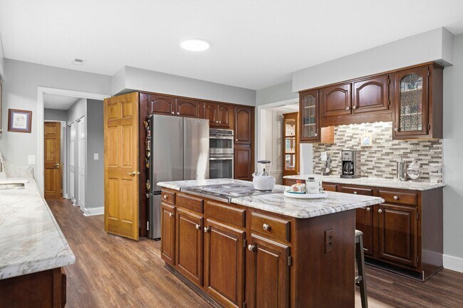 Building Photo - 1126 Somerset Ln